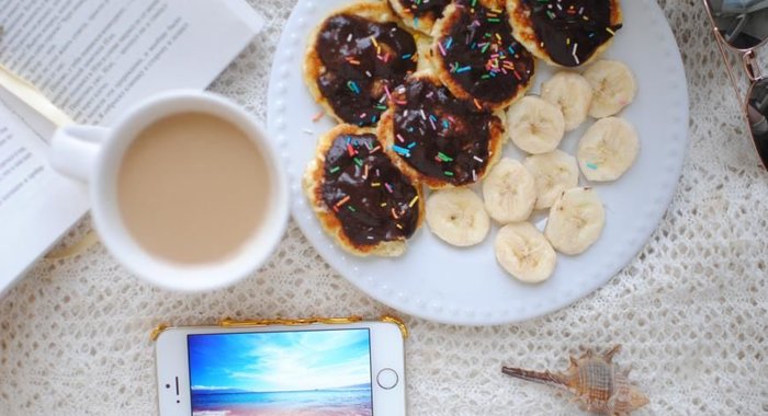 Диетические сырники с бананово-шоколадным пюре