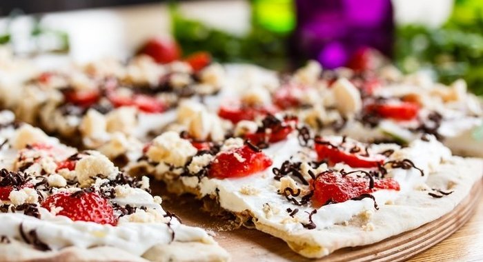 Пицца с клубникой