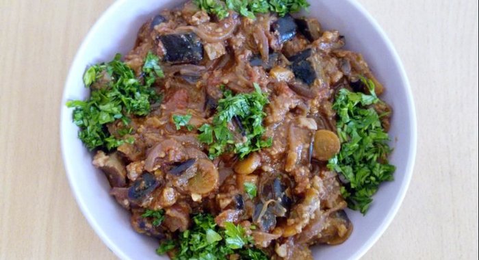 Рагу по-грузински с баклажанами и грецкими орехами