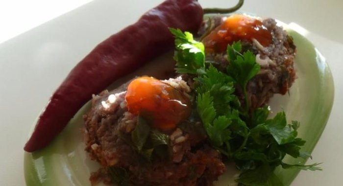 Рыбные тефтели с красной капустой и коричневым рисом