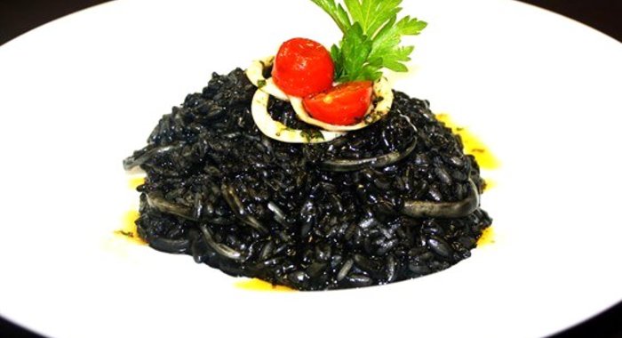 Ризотто с чернилами каракатицы