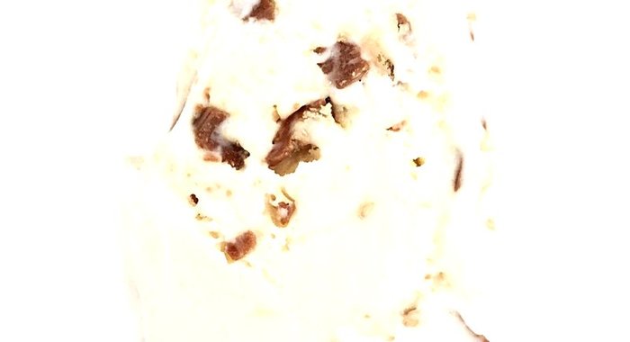 Мороженое с солодовым молоком и конфетами KitKat