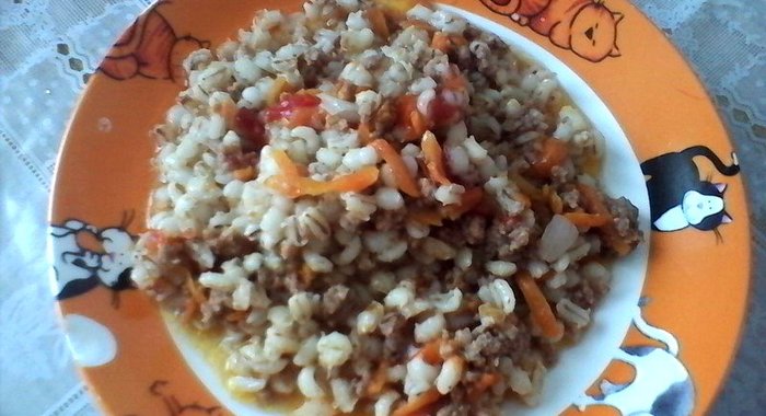 Перловая каша с фаршем и овощами в мультиварке