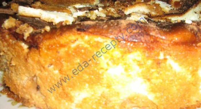 Запеканка творожная с яблоком и изюмом