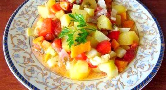 Овощное рагу из кабачков с картофелем
