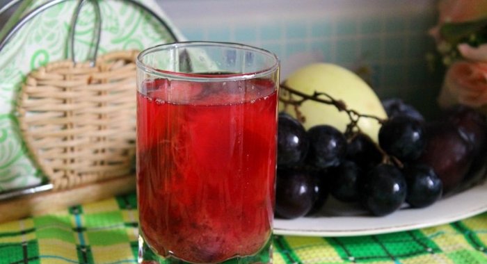 Фруктово - ягодный компот с корицей и кардамоном