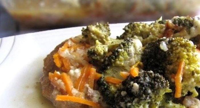 Мясо с брокколи в духовке