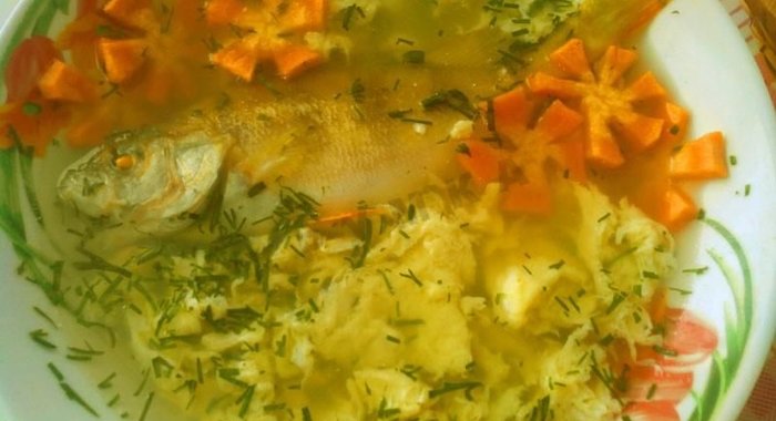 Рыбный суп уха из окуня