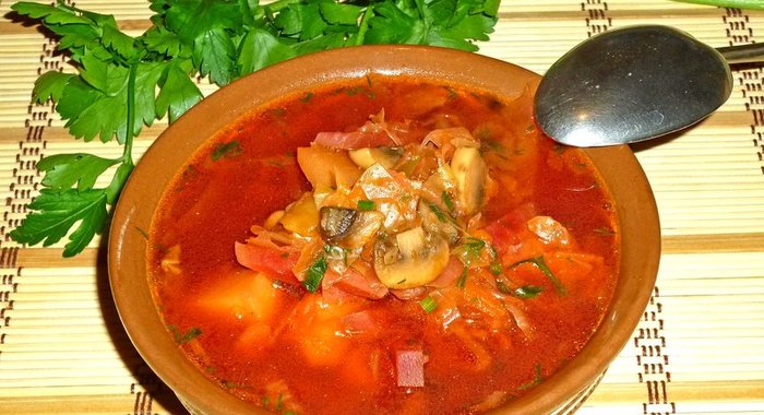 Вегетарианский борщ с грибами в мультиварке