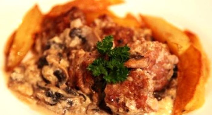 Тефтели в грибном соусе