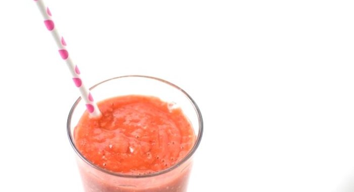 Смузи из манго и ягод