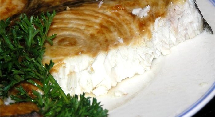 Стейк из голубой акулы, запеченный в фольге