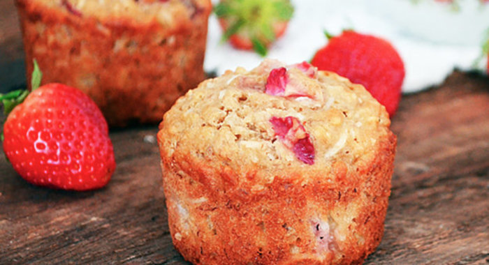 Клубнично-банановые маффины с овсянкой