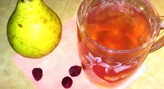 Компот из груш и земляники