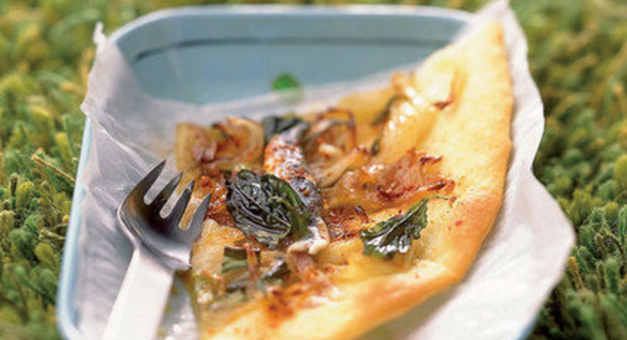 Пирог с анчоусами и луком