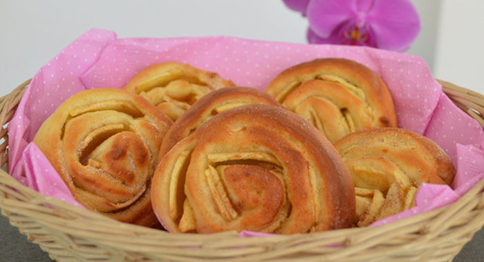 Рулетики с яблоком