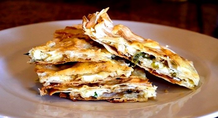 Лаваш с луком и сыром