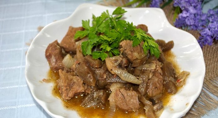 Гуляш с баклажанами