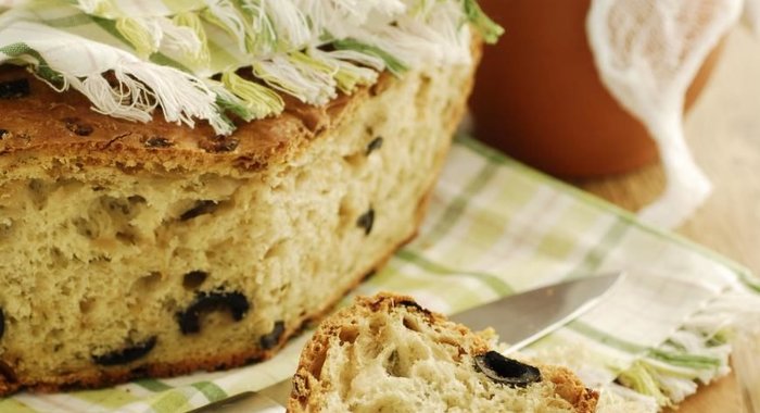 Кипрский оливковый хлеб