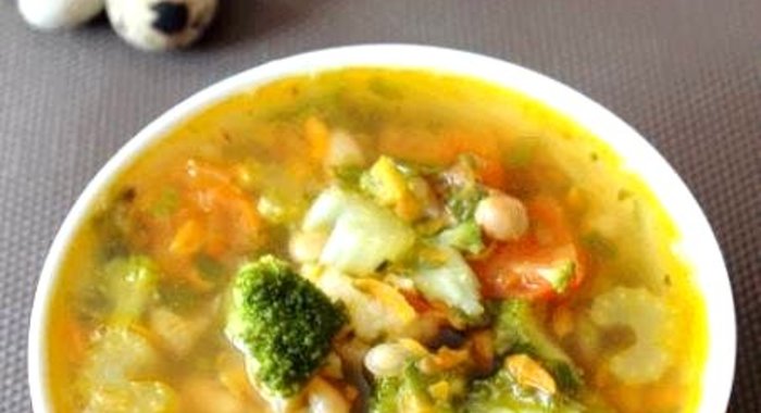 Овощной суп с фасолью на курином бульоне