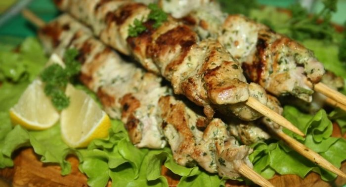 Шашлычки из свиной вырезки в йогуртово-лимонном маринаде