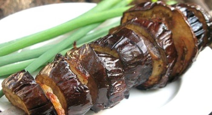 Баклажаны с салом на мангале