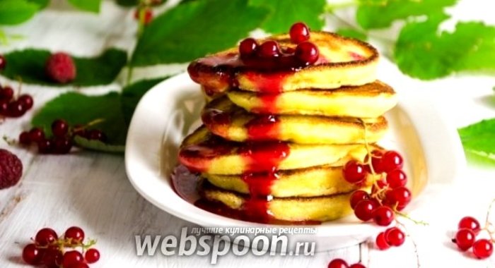 Манные оладьи с ягодами смородины