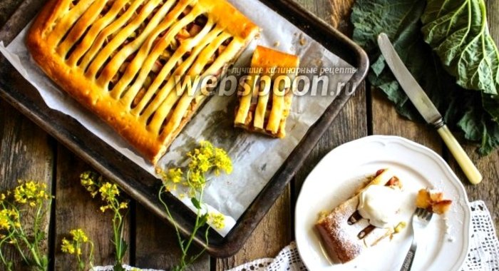 Пирог с ревенем и яблоками