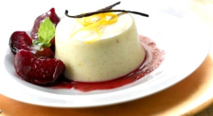 Панна-котта с миндальным соусом