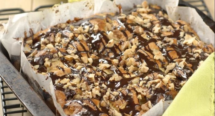 Фруктовая шарлотка с шоколадной глазурью