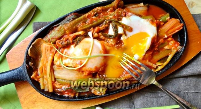 Яичница с молодым чесноком