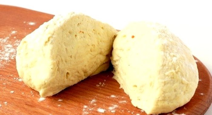 Тесто с манной крупой на бульоне для пиццы