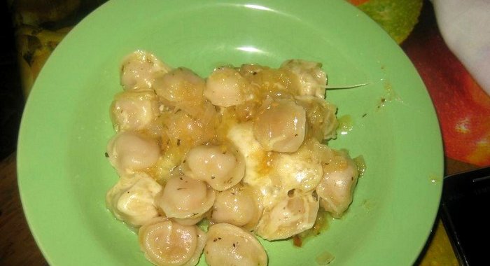 Пельмени с помидорами