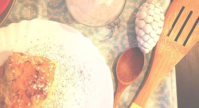 Хлебная шарлотка с персиками