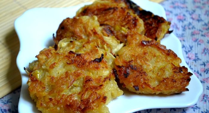 Постные яблочные оладьи