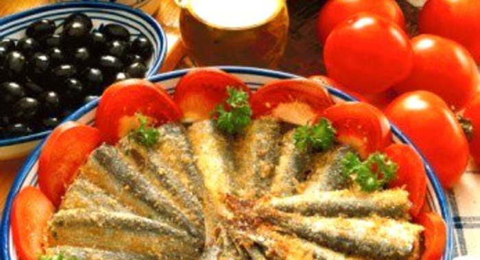 Сардины, запеченные с белым вином и панировочными сухарями