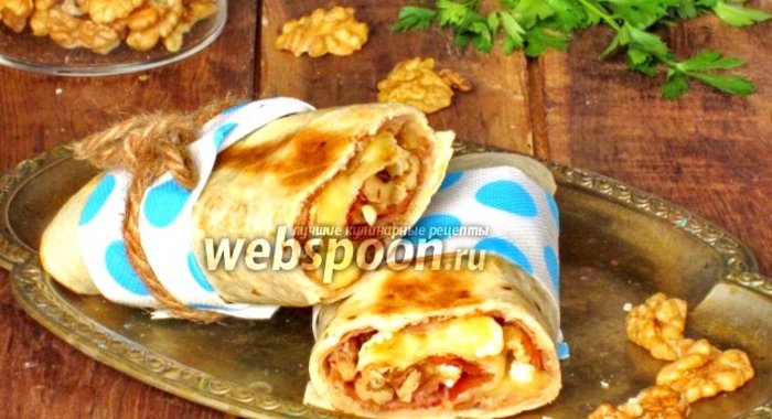 Рулет из лаваша с пармской ветчиной и сыром Бри