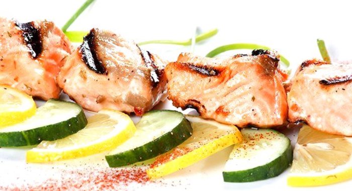Шашлыки из лосося в укропно-горчичной глазури