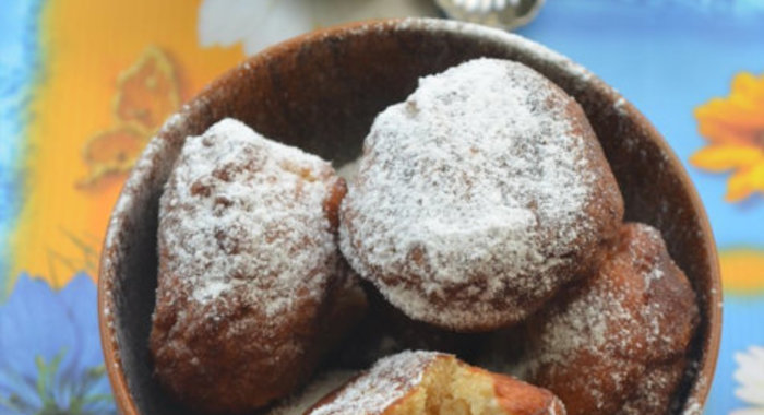 Творожные пончики с малиной