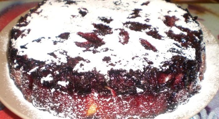 Пирог с жимолостью