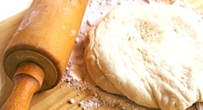 Быстрое тесто для пиццы без дрожжей