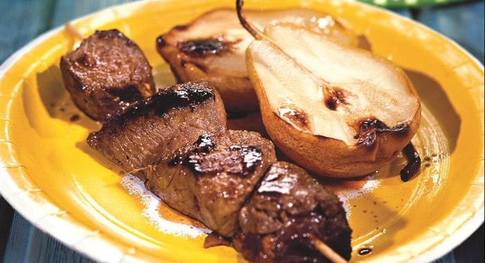 Шашлык из говядины с грушами