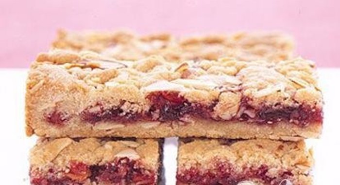 Фруктовые пирожные с миндалем