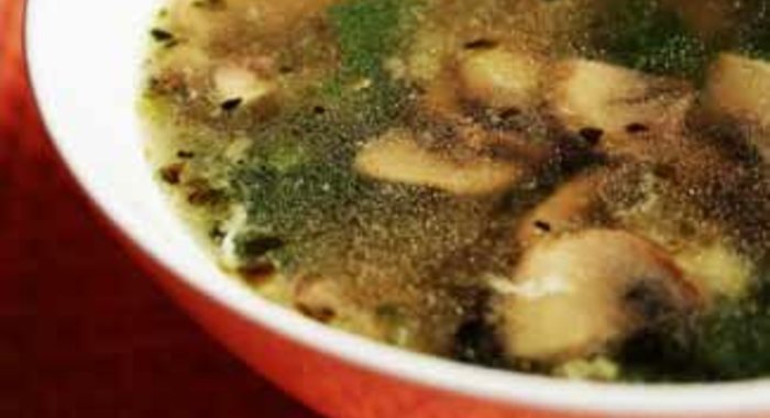 Лёгкий овощной суп со шпинатом