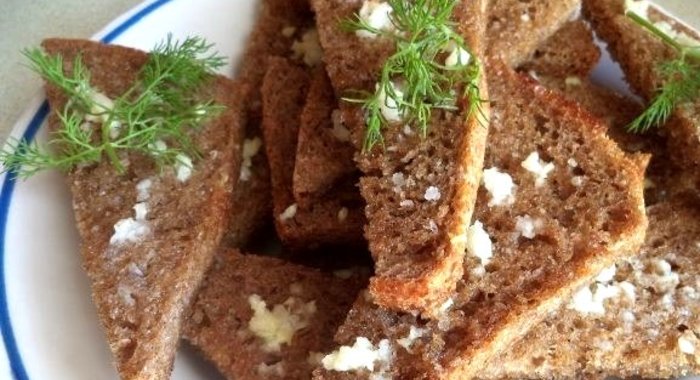 Чесночные гренки в духовке