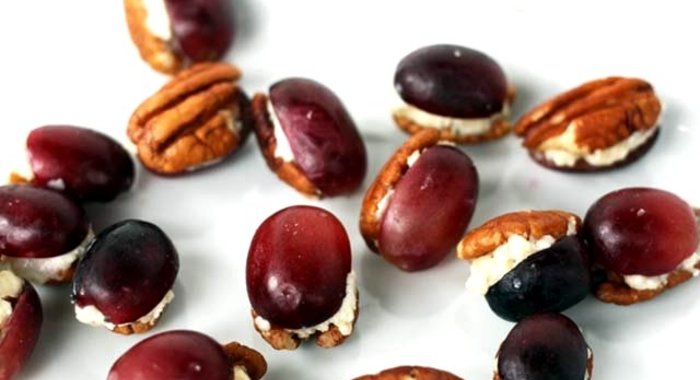 Виноград с сыром