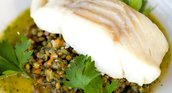 Треска с рагу из чечевицы