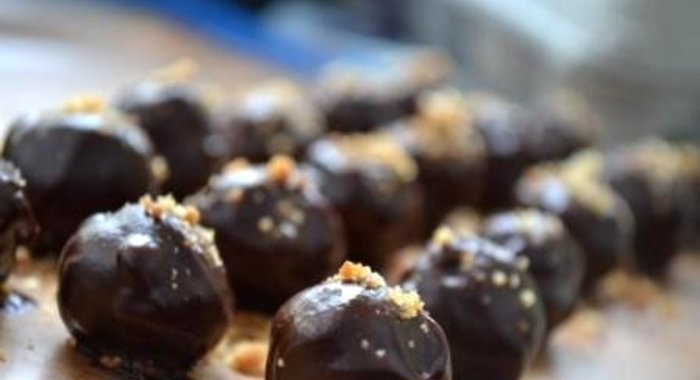Шоколадные конфеты с орехами