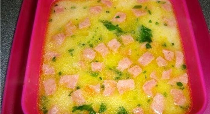 Сырный суп с колбасой