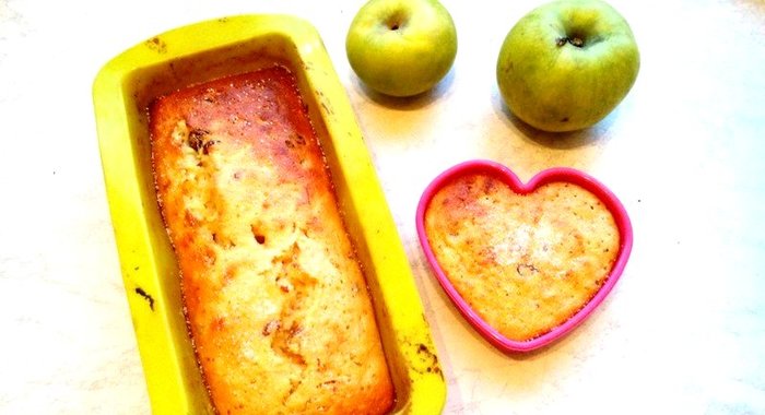 Яблочный манник с изюмом